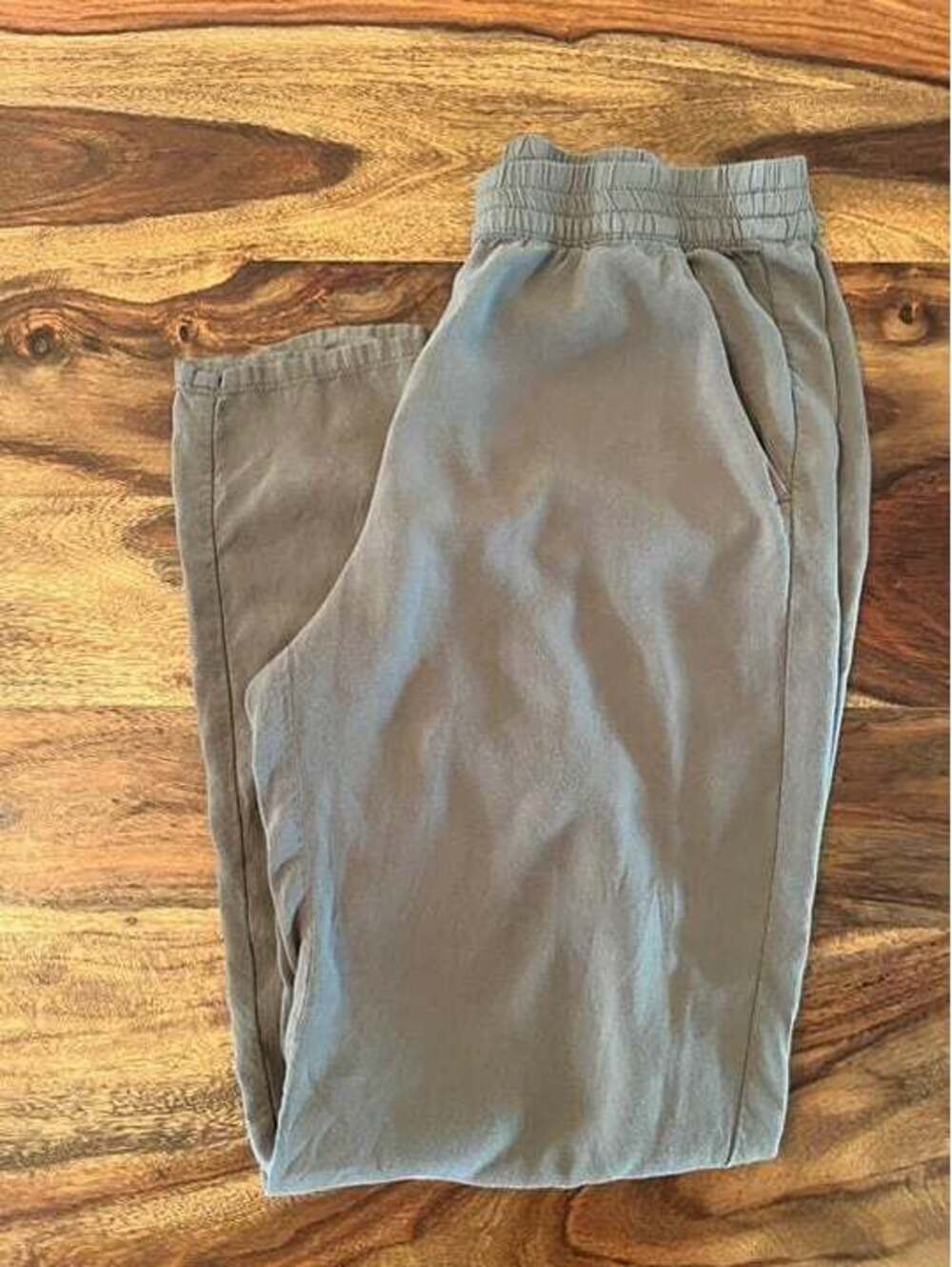 H&M Divided Tapered Soft Lightweight Pant size 8